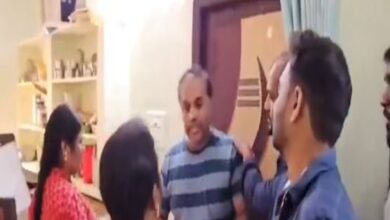 Video: Wife catches GHMC official red handed with another woman in Hyderabad
