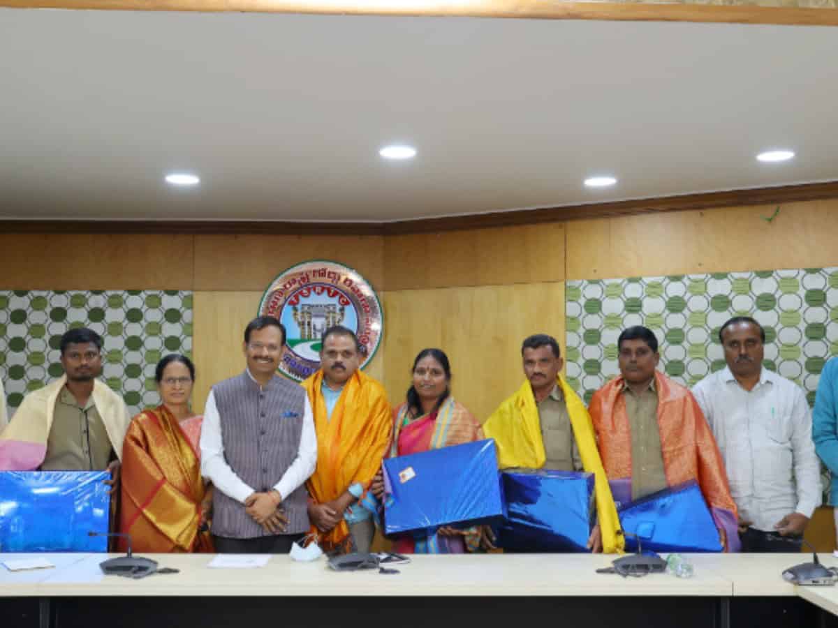 Gold recovered, life saved TGSRTC staff honoured for heroic acts