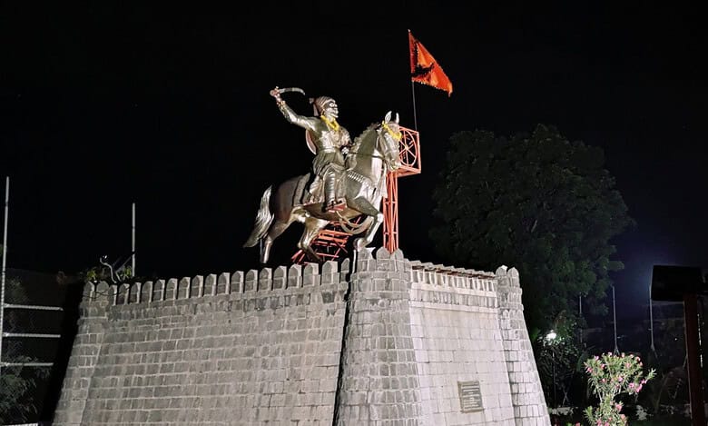 Chatrapathi Shivaji Statue Salarjung Bridge, Hyderabad.