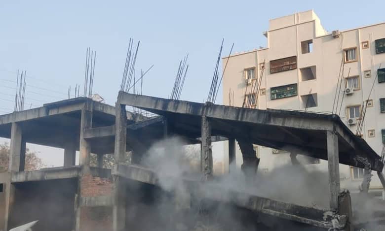HYDRAA demolishes illegal structures in Hyderabad's Parki Lake