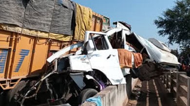 Seven pilgrims from Hyderabad die, and five others injured in an accident while returning from Kumbh Mela in Madhya Pradesh on Tuesday morning.