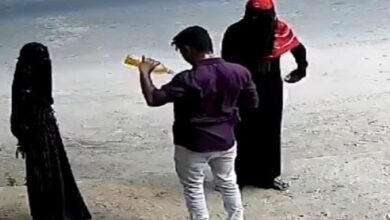 Khammam man tries to murder woman by setting her on fire, gets thrashed and handed over to the police.