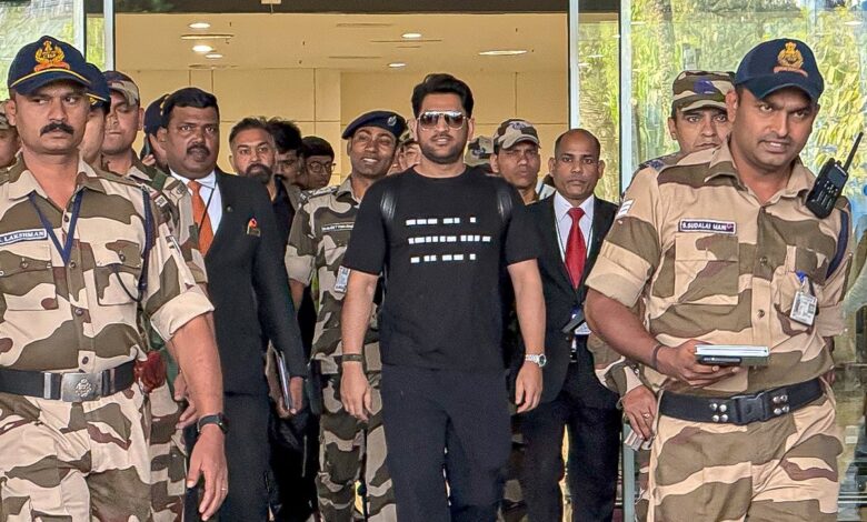 MS Dhoni’s cryptic shirt sparks IPL 2025 retirement buzz!