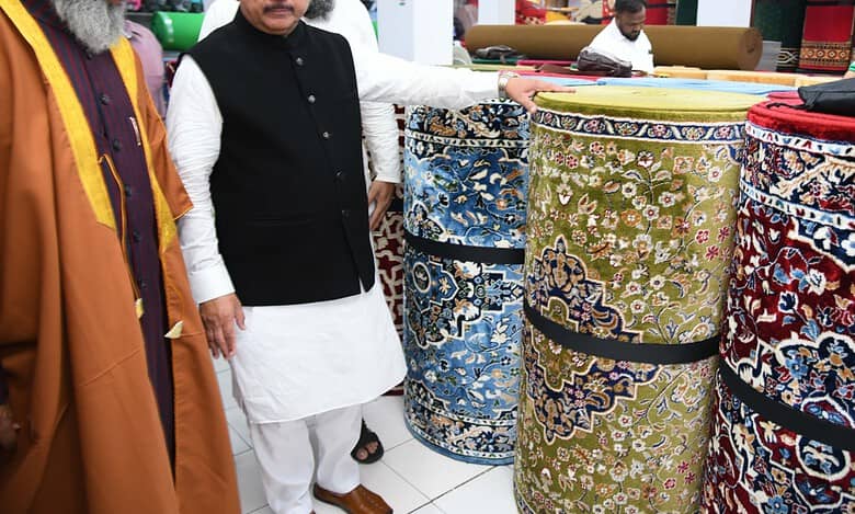 Prayer rug expo: A spiritual touch to Ramzan preparations