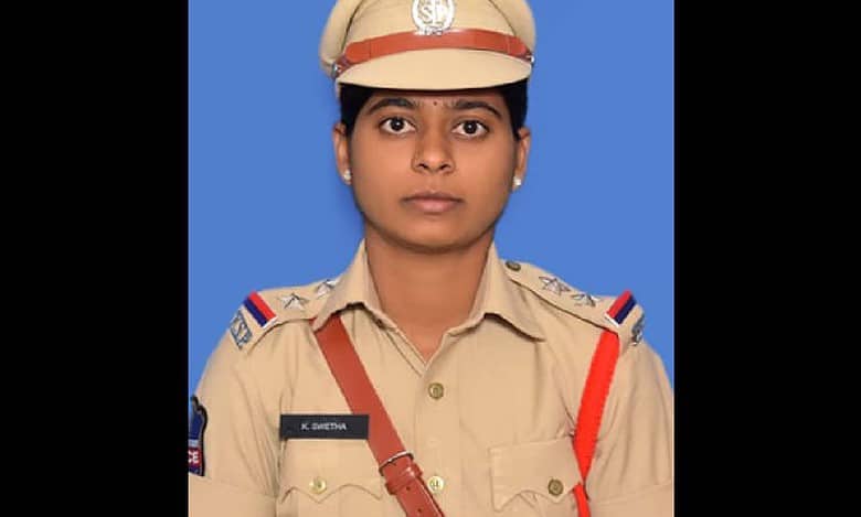 Woman SI, biker die in accident in Telangana's Jagtial