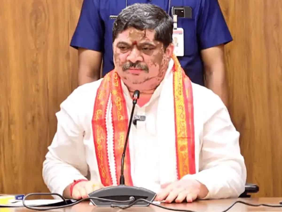 Ponnam urges KCR to attend assembly special session on caste census on Tuesday, February 4.