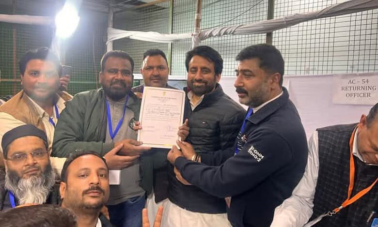 MBT celebrates AAP's Amanatullah Khan's victory in Delhi elections