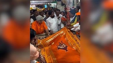 Maharashtra Dy CM Eknath Shinde leads aarti puja at Haji Malang Dargah