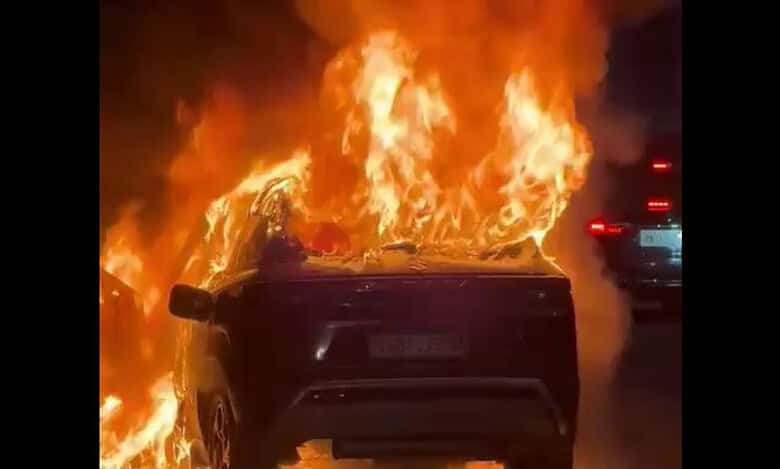 Moving car catches fire in Hyderabad; massive traffic jam witnessed