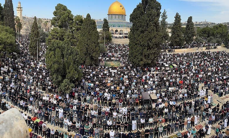 Al-Aqsa Mosque: 80,000 Palestinians attend second Friday of Ramzan