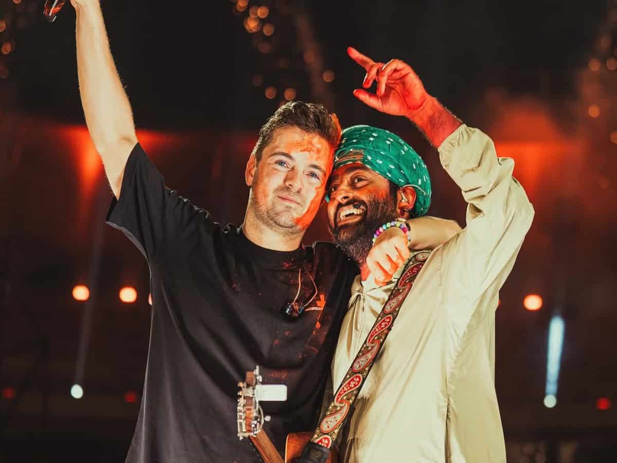 Arijit Singh joins Martin Garrix on stage to perform 'Angels for Each Other'