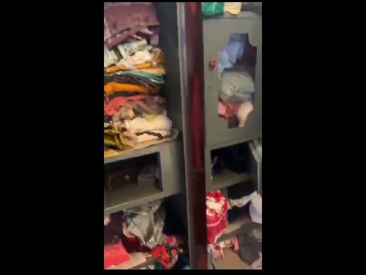 Video: Burglars decamp with gold, Rs 4.5L cash in Shaikpet