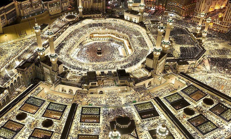 Photos: First night of last 10 days of Ramzan at Grand Mosque, Prophet's Mosque