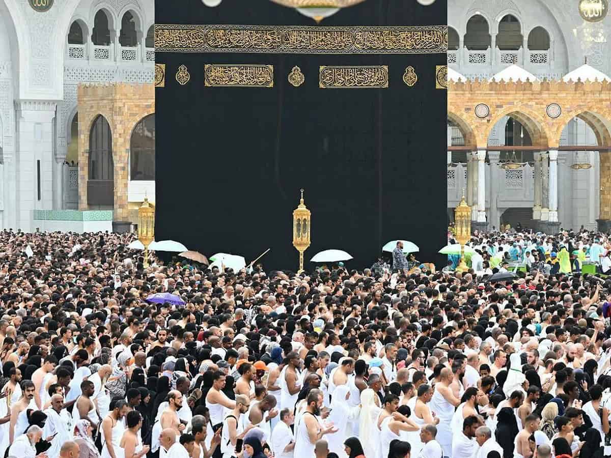 Watch: Heavy rain pours down on pilgrims performing Umrah in Makkah
