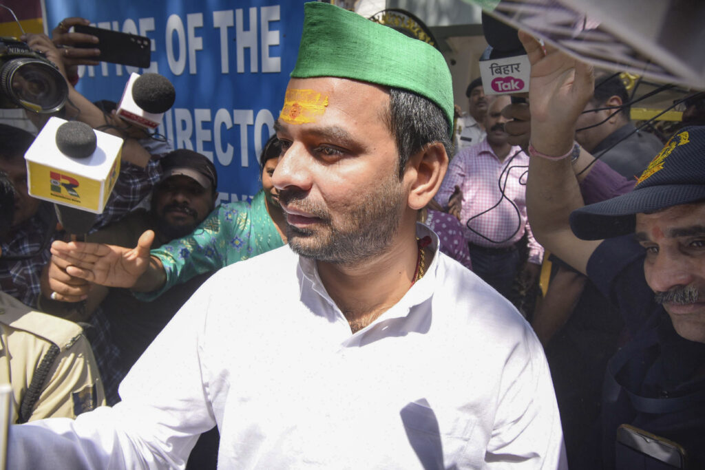 ED summons Lalu Prasad, kin for questioning