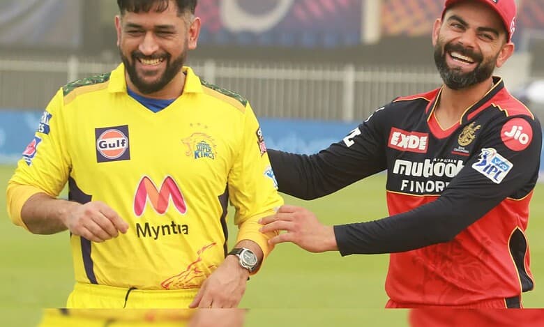 Photo of MS Dhoni wearing CSK jersey and Virat Kohli wearing RCB jersey