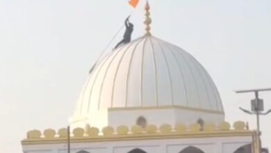 Mob storms dargah in Maharashtra’s Rahuri, replaces green flag with saffron