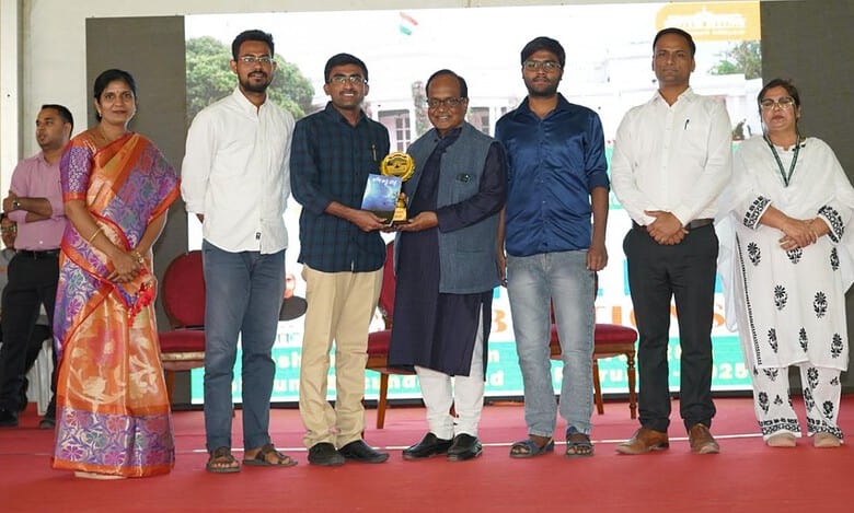 Civil Academy students of MANUU secure second place in National Science Quiz