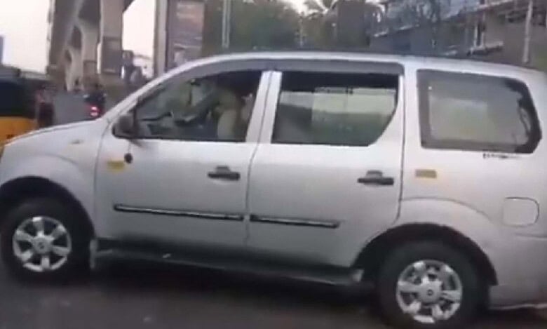 Video: Speeding car hits metro pillar in Jubilee Hills