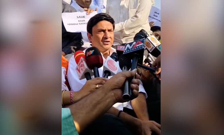 BRS MLA protests amidst garbage against dumping yard in Machabollaram