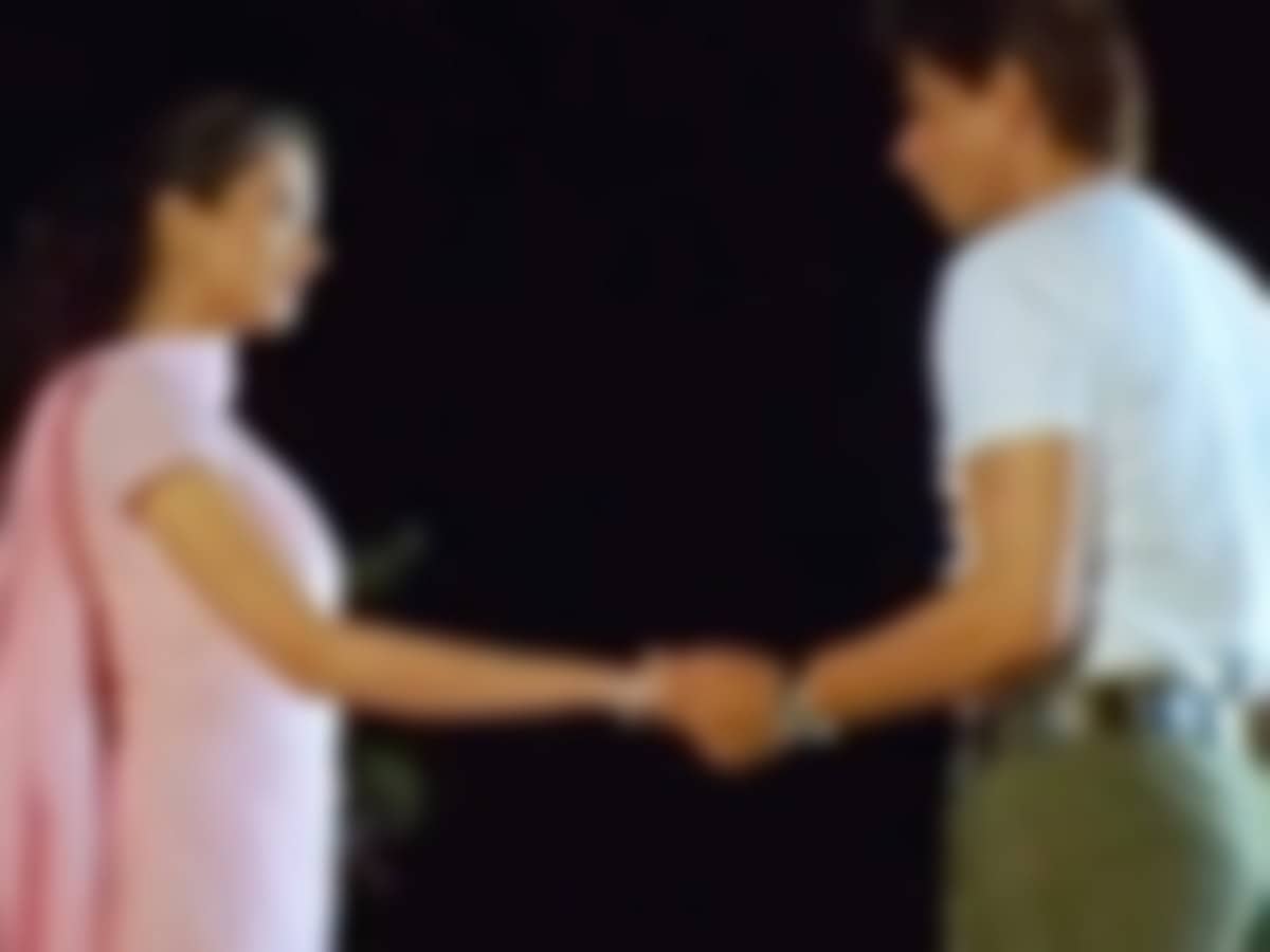 She made debut with SRK, quit Bollywood, now has Rs 45,000 cr wealth