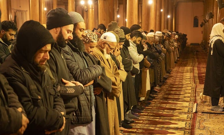Kashmiris engage in prayers, charities in holy month of Ramzan