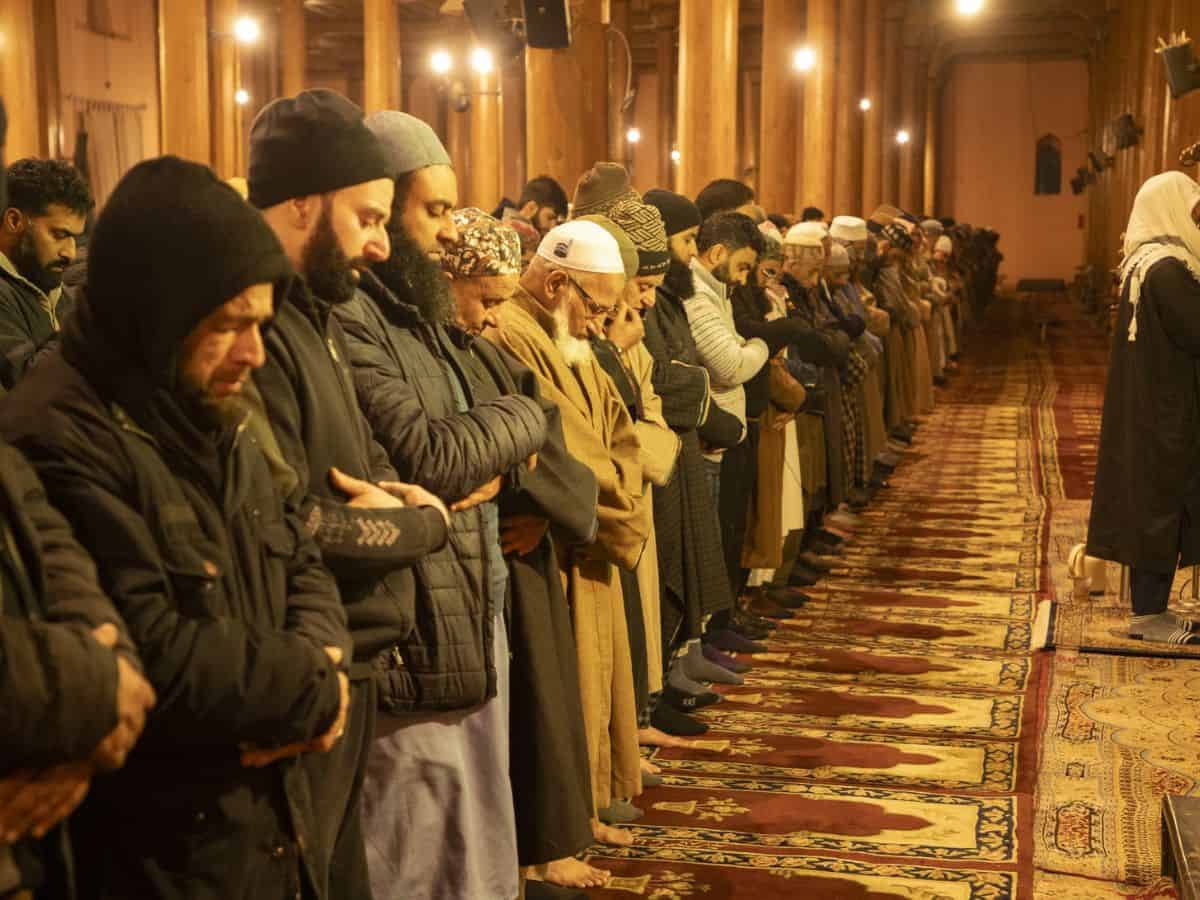 Kashmiris engage in prayers, charities in holy month of Ramzan