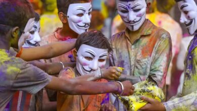 Karnataka: Bikers throw chemical-laced colours on school girls during Holi, 7 injured