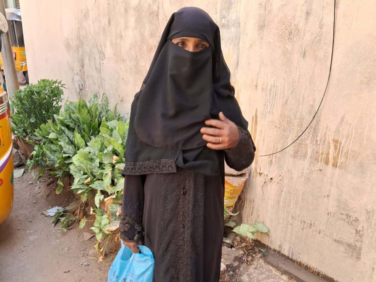 Abaya-clad woman breaks barriers as construction worker