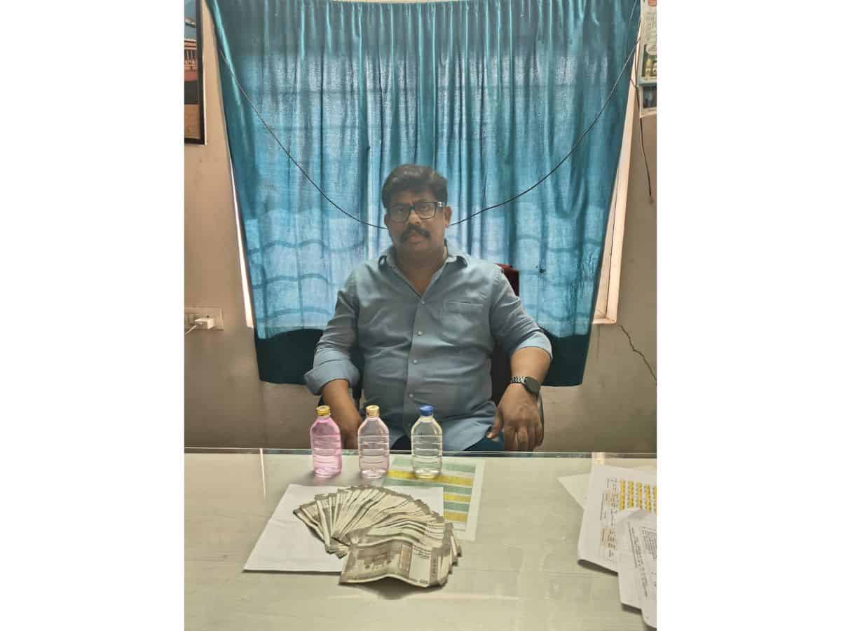 assistant engineer Surender Reddy caught taking bribe