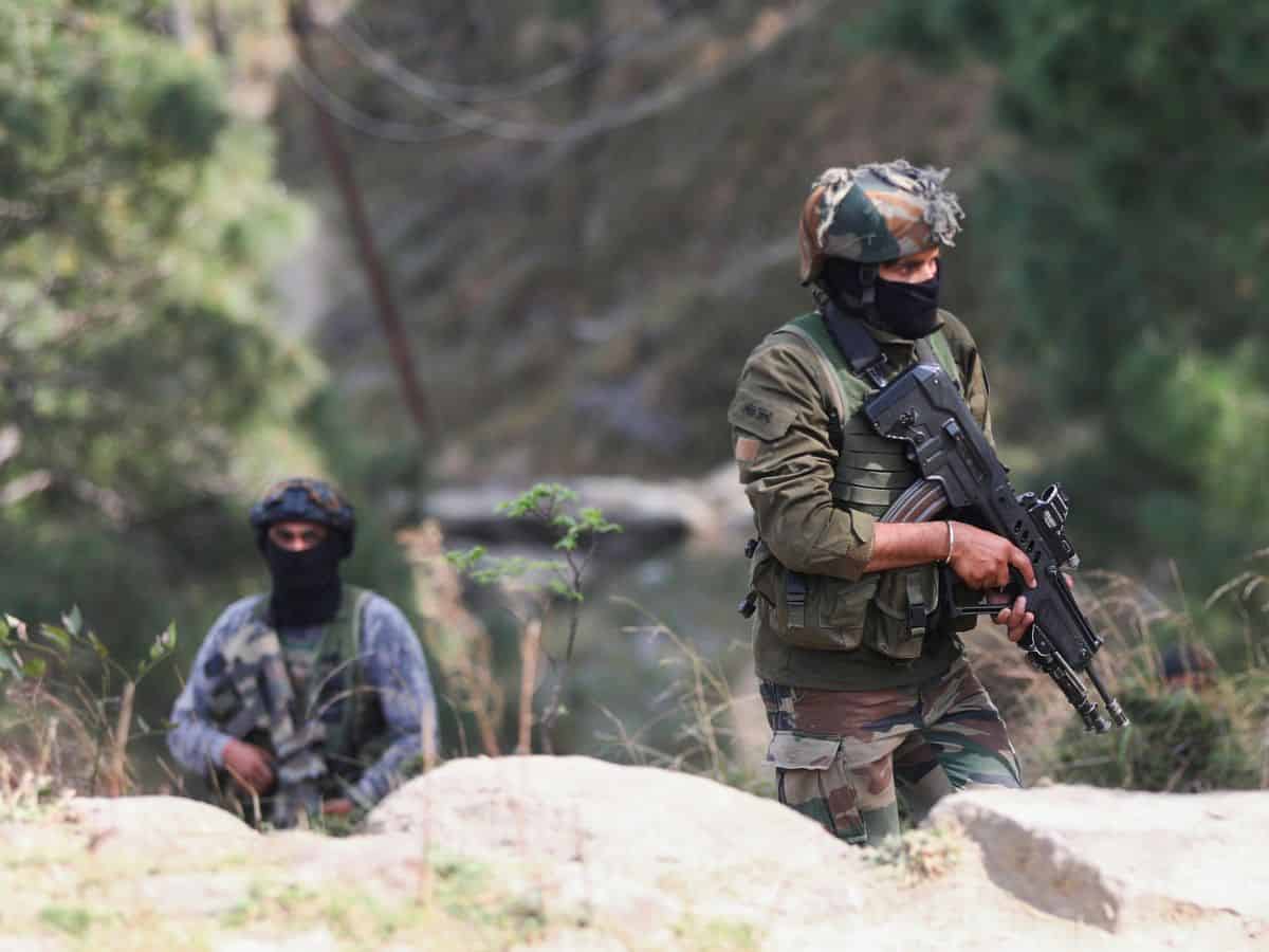 Image of 2 soldiers patrolling with guns