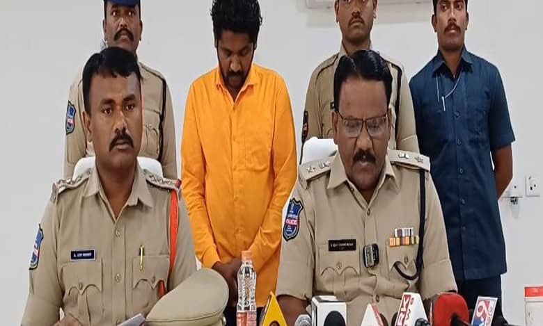 Fake baba arrested for exploiting women in Telangana's Medak