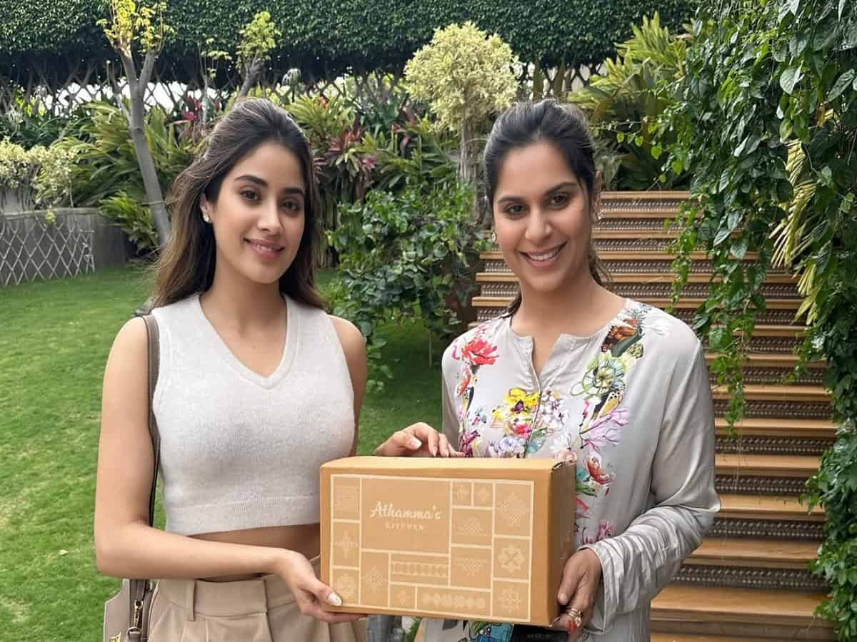 Janhvi Kapoor visits Ram Charan house in Jubilee Hills, meets Upasana