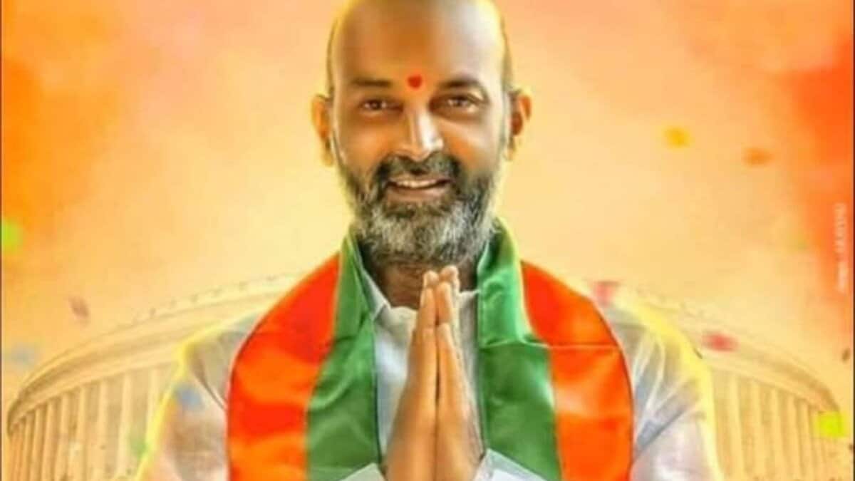 Bandi Sanjay gives joining orders to job achievers at 15th Rozgar Mela held at Dr MCRHRD campus in Hyderabad on Saturday, April 26.