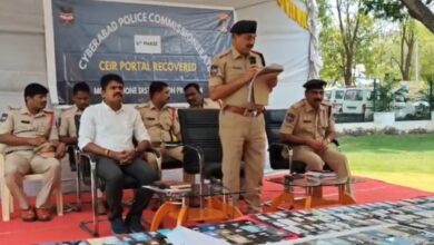 Cyberabad Police return 1,060 recovered mobile phones to rightful owners.