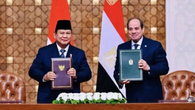 Indonesian Defence Minister Prabowo Subianto and Egyptian President Abdel Fattah el-Sisi hold signed cooperation documents during a bilateral agreement ceremony in Cairo.