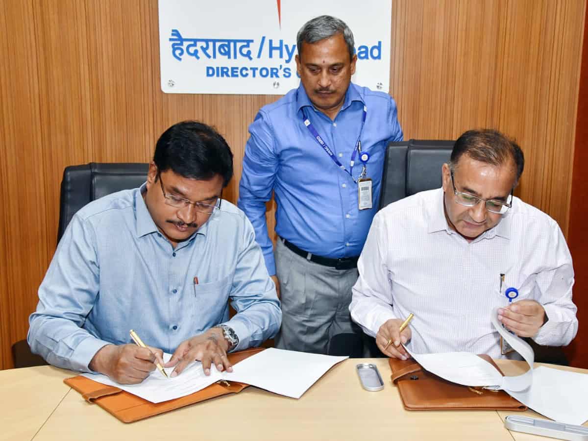 HYDRAA commissioner AV Ranganath and NRSC director Dr Prakash Chauhan sign MoU