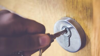 Husband locks out wife, kids after harassment complaint in Rangareddy