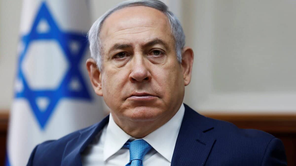 Photo of Israeli Prime Minister Benjamin Netanyahu in front of national flag
