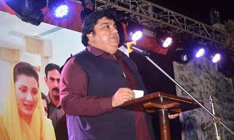 Pakistan: Protestors pelt tomatoes at minister over canal project