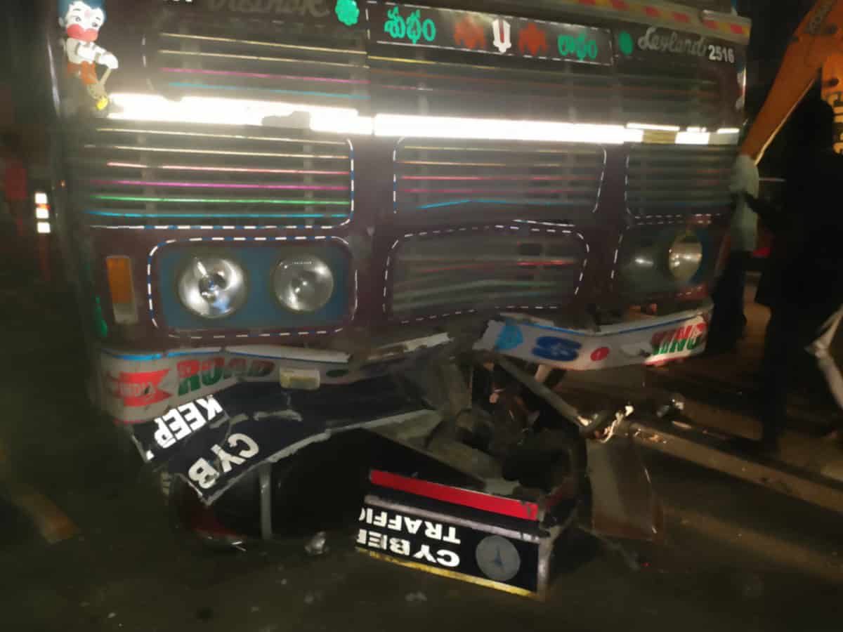 Lorry crashes into traffic booth at Hyderabad Metro, kills home guard