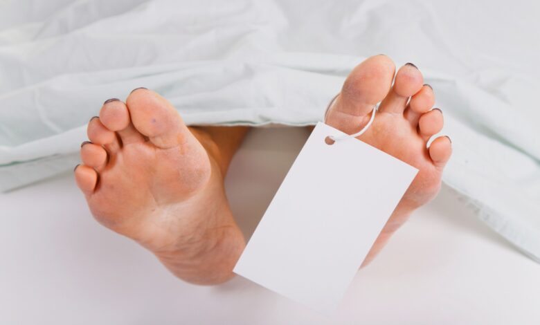 Representational Image of man laying in morgue for a food poisoning in Hyderabad story