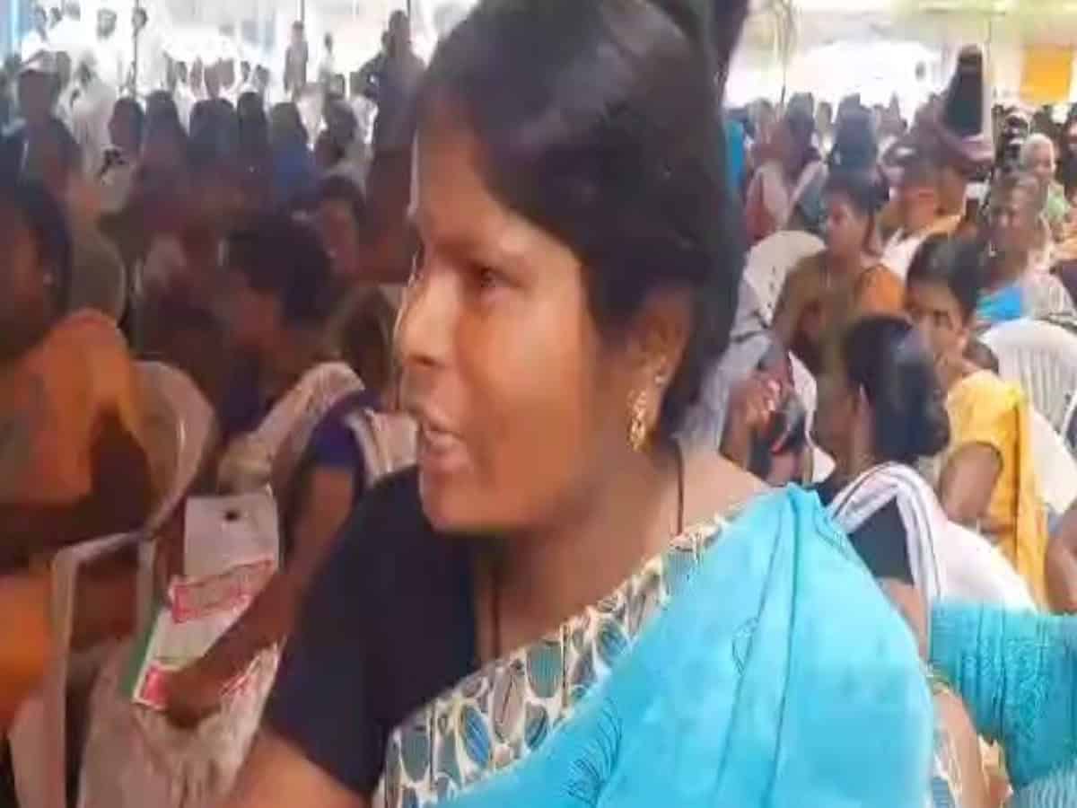 Women abuse Telangana Health minister during fine rice distribution