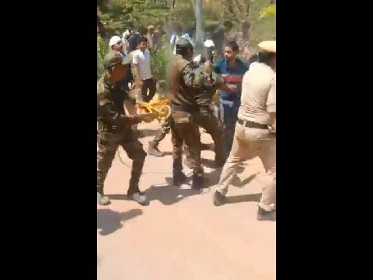 Scuffle breaks out between students, police at University of Hyderabad