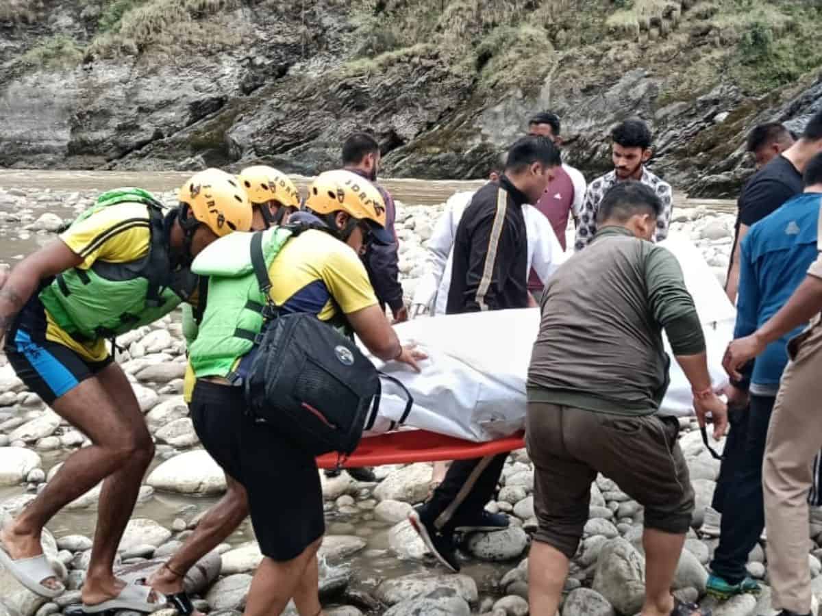 Police team conduct rescue work after an SUV carrying 6 people