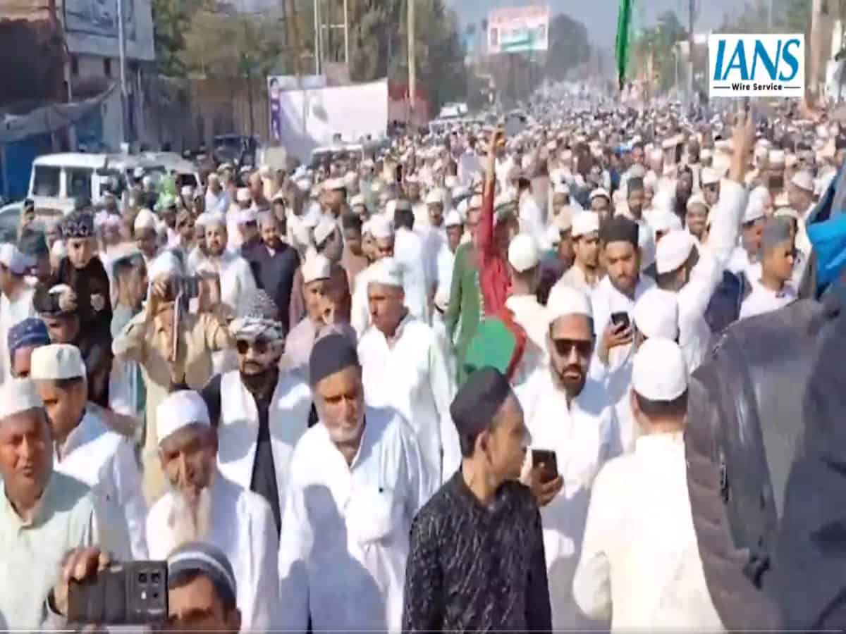 Several held for waving Palestinian flag after Eid prayers in UP