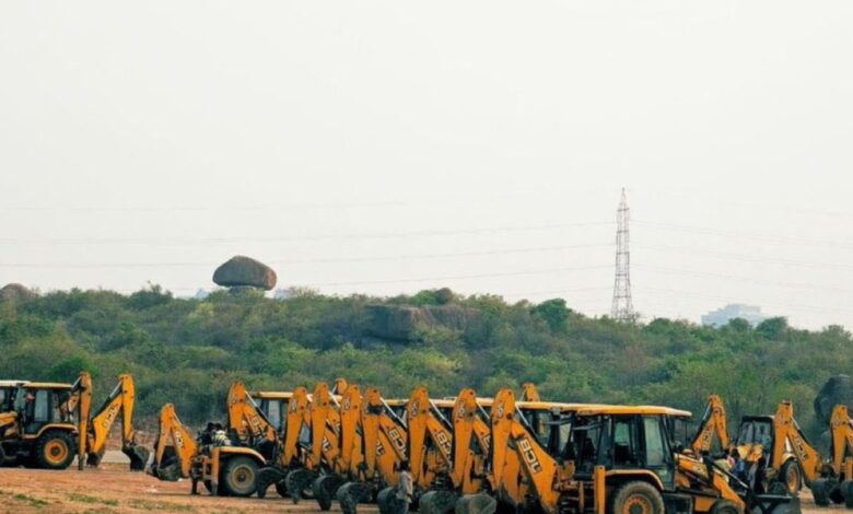 Bulldozers at the Kancha Gachibowli land