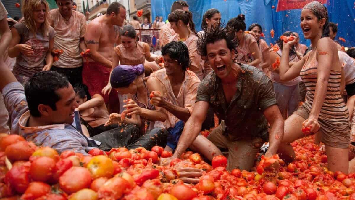 Still from Zindagi Na Milegi Dobara's La Tomatina scene