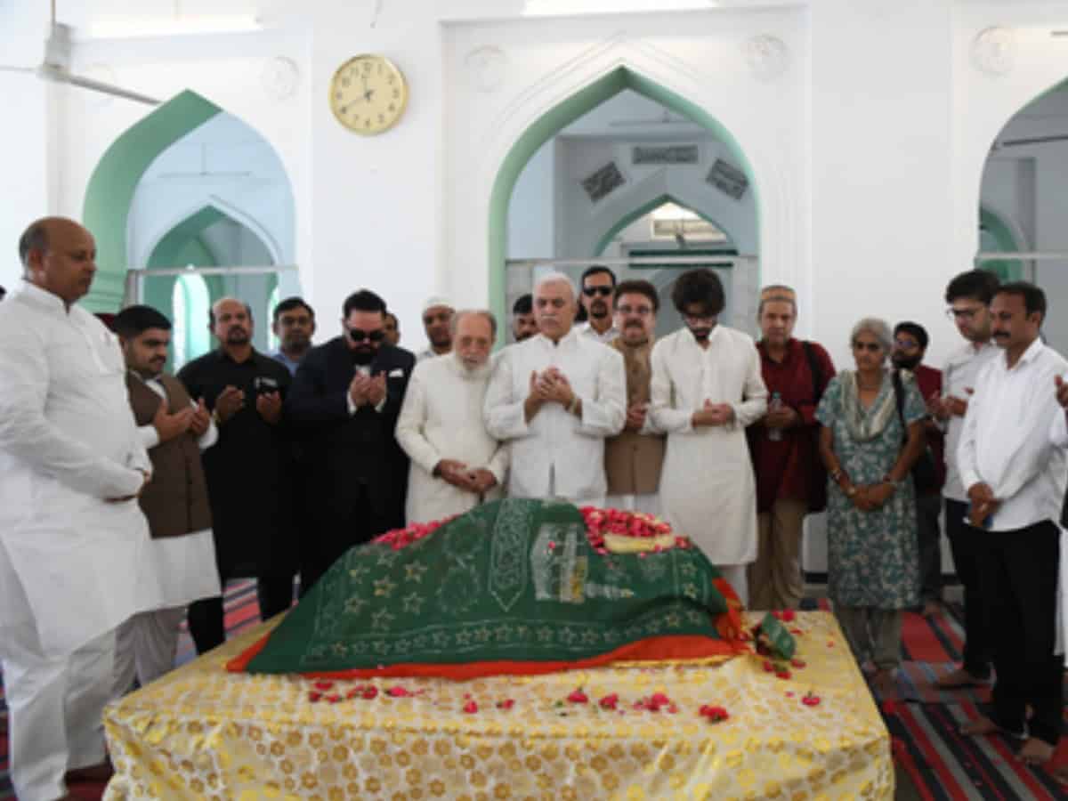 Tributes pour in at King Kothi palace on seventh Nizam’s birth anniversary