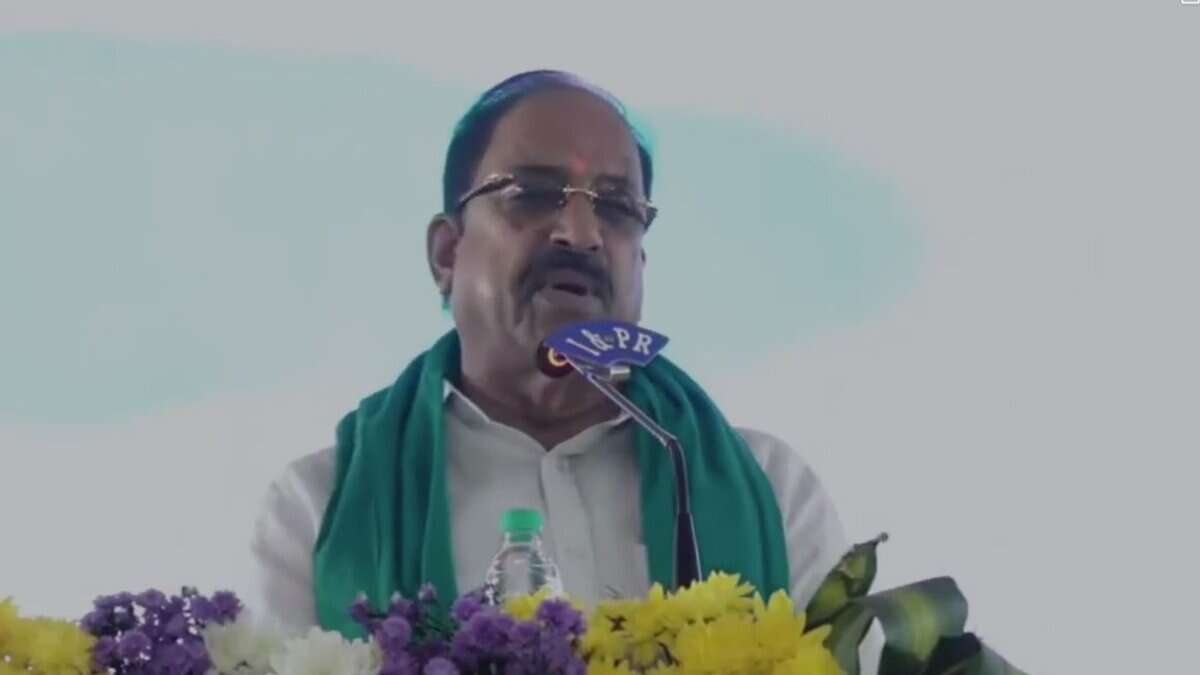 Telangana Agriculture minister addresses a gathering in Nizamabad